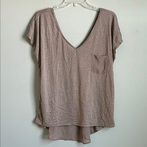 Mudd Women's Short Sleeve V-Neck Top - Sandshell